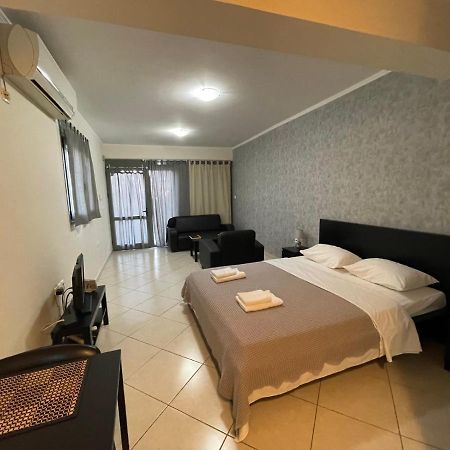 Avr Airport Deluxe Suites 4 Markópoulon Eksteriør billede