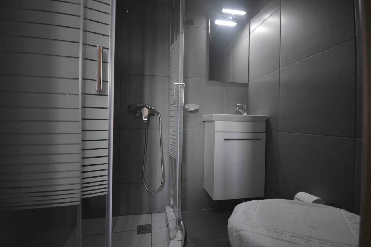 Avr Airport Deluxe Suites 4 Markópoulon Eksteriør billede